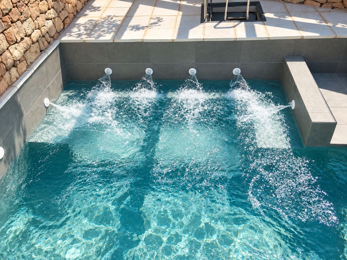 Hydromassage pool running